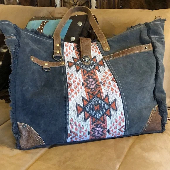 Myra weekend bag BRAND NEW W/O tags. Large or extra large weekend. - Picture 1 of 9